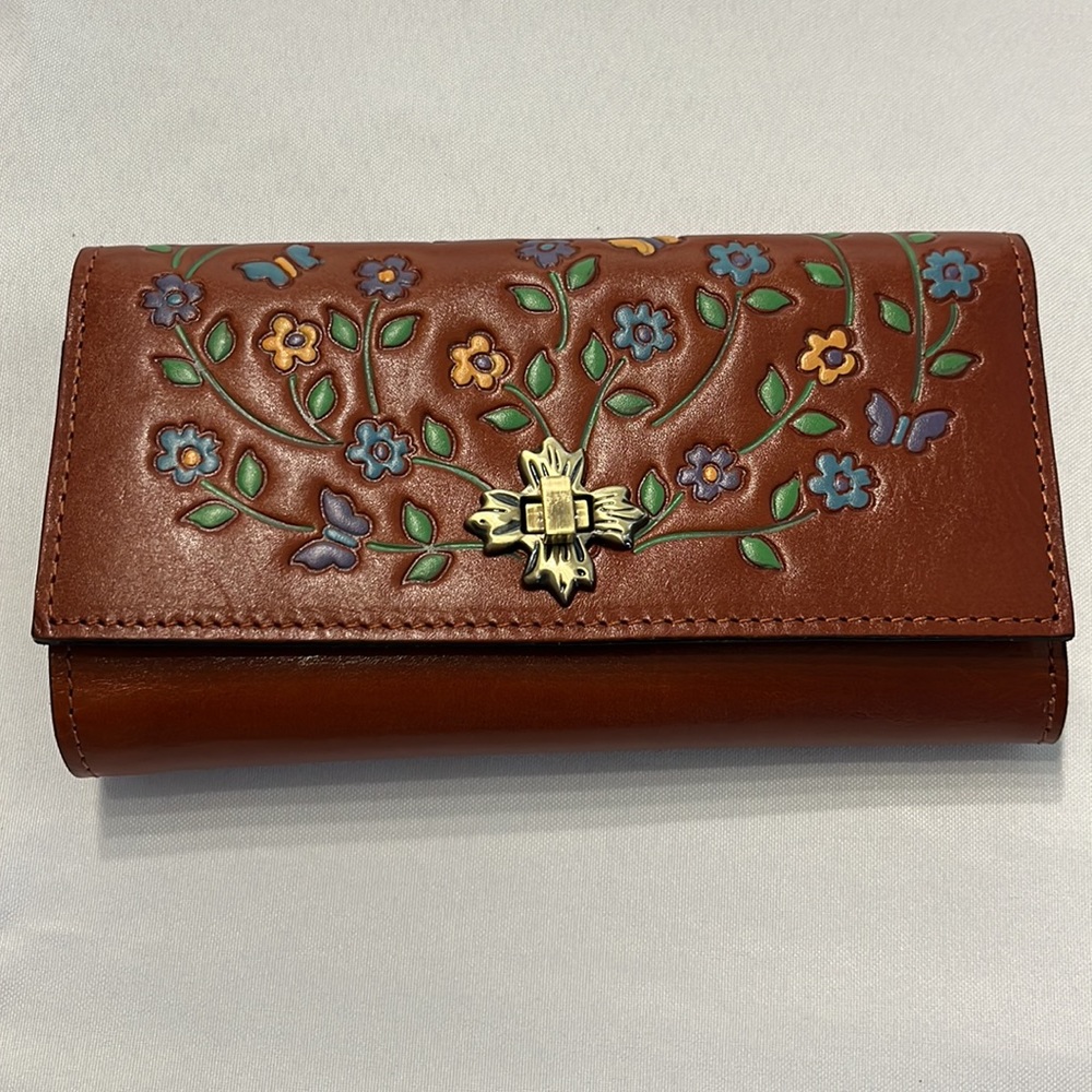 NWOT Patricia Nash Teresa wallet with Latch, deep blue nature. floral.